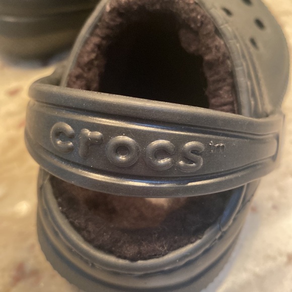 Toddler Crocs Dual crocs Comfort like new toddler fur lined size 4   Black - Picture 4 of 8